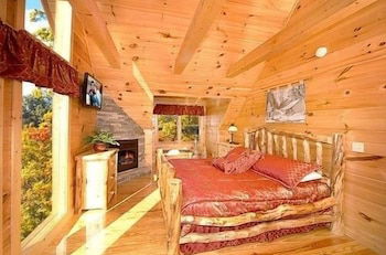 Photo 4 - 5 O' Clock Somewhere 3 Bedroom Cabin by RedAwning