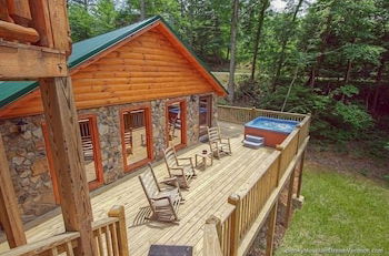 Photo 20 - 5 O' Clock Somewhere 3 Bedroom Cabin by RedAwning