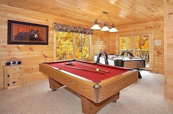 Photo 15 - 5 O' Clock Somewhere 3 Bedroom Cabin by RedAwning