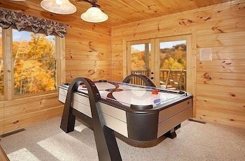 Photo 16 - 5 O' Clock Somewhere 3 Bedroom Cabin by RedAwning