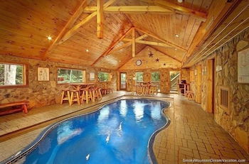 Photo 11 - 5 O' Clock Somewhere 3 Bedroom Cabin by RedAwning