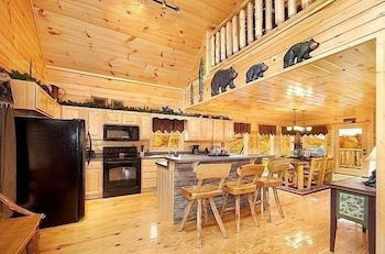 Photo 6 - 5 O' Clock Somewhere 3 Bedroom Cabin by RedAwning