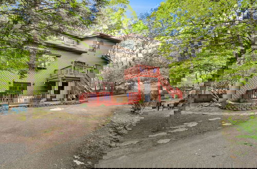 Foto 47 - Pocono Escape - Cozy 5br - Sauna-billiard 5 Bedroom Home by RedAwning