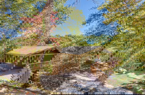 Foto 1 - Gatlinburg Views A Unique Cabin Mountain Views Expansive Decks Adjacent To Gatlinburg & Ski Lodge 1 Bedroom Cabin by RedAwning