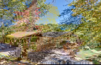 Foto 1 - Gatlinburg Views A Unique Cabin Mountain Views Expansive Decks Adjacent To Gatlinburg & Ski Lodge 1 Bedroom Cabin by RedAwning