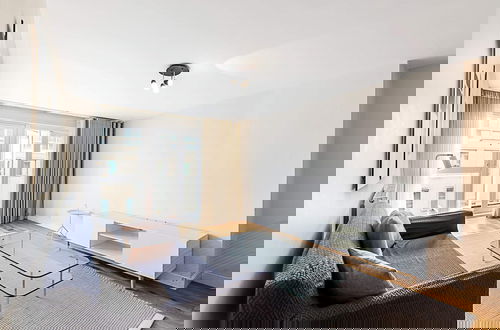 Photo 13 - Modern Apartment With Balcony