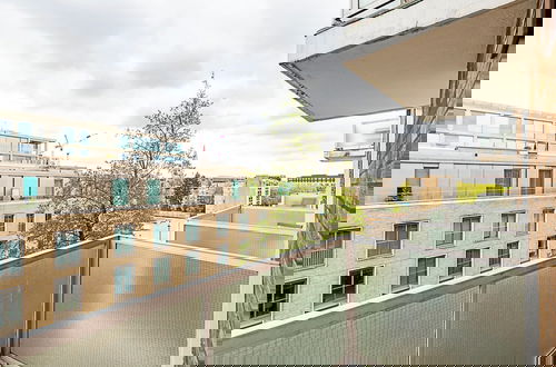 Photo 22 - Modern Apartment With Balcony