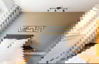Photo 2 - Modern Apartment With Balcony