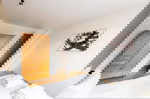 Photo 3 - Modern Apartment With Balcony