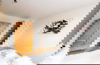Photo 3 - Modern Apartment With Balcony