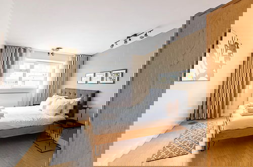 Photo 5 - Modern Apartment With Balcony