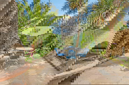 Photo 5 - Lovely Seaside Villa Gardens 40 Metres to Beach