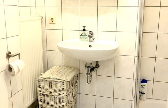 Quiet Apartment in Middle of City Centre - Photo 8