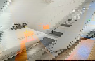 Foto 2 - Home with a Pool by Vacationy