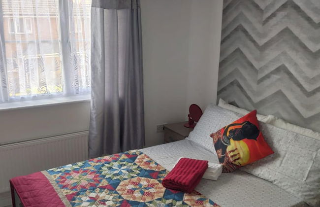Apartment - Sleeps 5 - Parking - Station Close - Foto 1