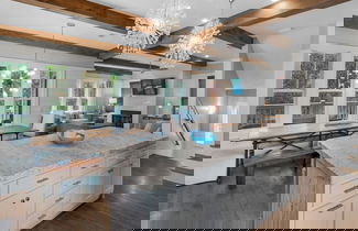Foto 1 - 4 Minutes to Beach + Community Pool ~ Stunning Modern Home for 12