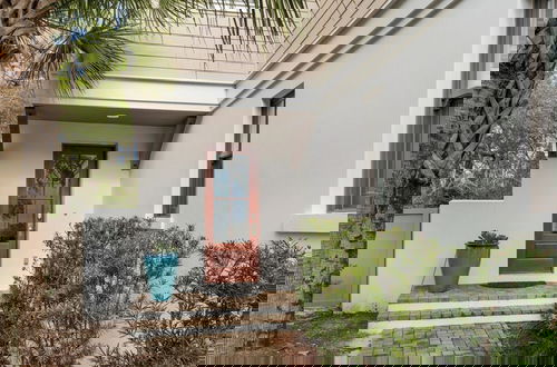 Foto 58 - 4 Minutes to Beach + Community Pool ~ Stunning Modern Home for 12
