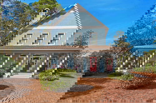 Foto 1 - Spacious 3br, Dreamy Backyard, 2 Pools, 6-min Stroll to Beach