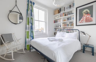 Photo 3 - Charming 2BD Hideaway - Caledonian Road, Camden