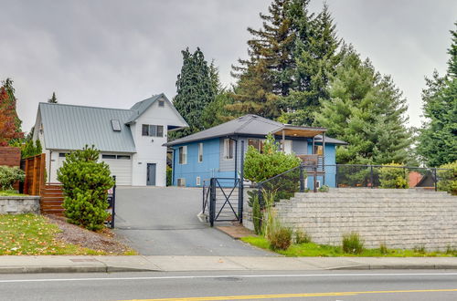 Photo 2 - Modern Tukwila Apartment w/ Balcony Near Airport