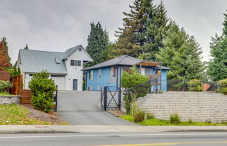 Photo 2 - Modern Tukwila Apartment w/ Balcony Near Airport