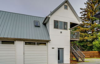 Photo 3 - Modern Tukwila Apartment w/ Balcony Near Airport