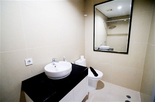 Photo 27 - Simple And Clean 2Br At Grand Sungkono Lagoon Apartment