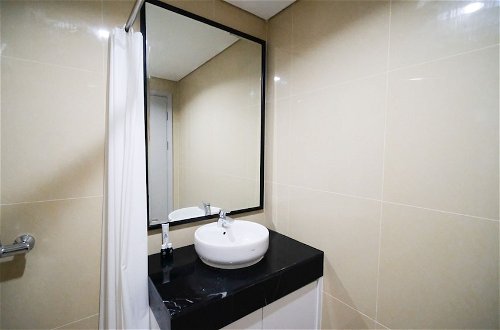 Photo 25 - Simple And Clean 2Br At Grand Sungkono Lagoon Apartment