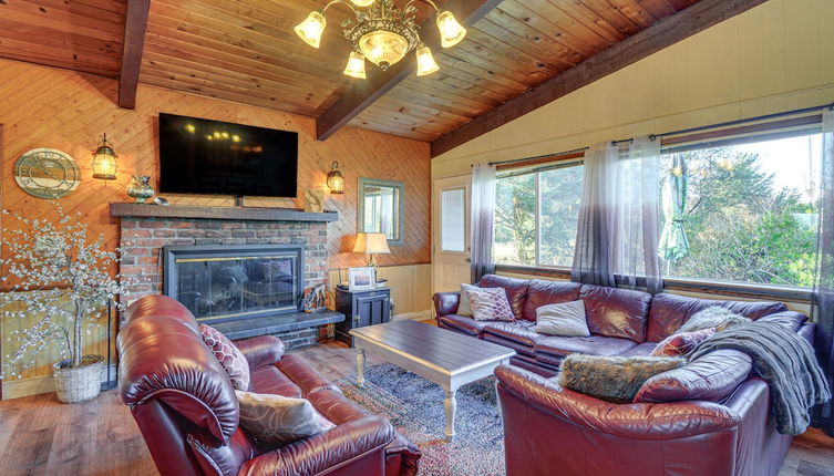 Photo 1 - Pet-friendly Washington Retreat w/ Hot Tub & Deck