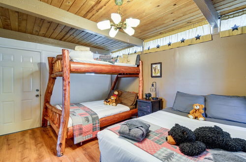 Photo 5 - Pet-friendly Washington Retreat w/ Hot Tub & Deck