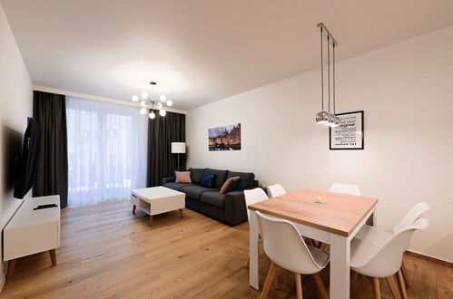 Photo 2 - Aura 40 by Q4 Apartments