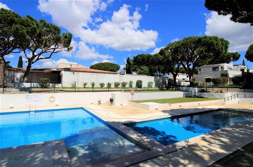 Photo 2 - Albufeira A Oteias Villa With Pool by Homing