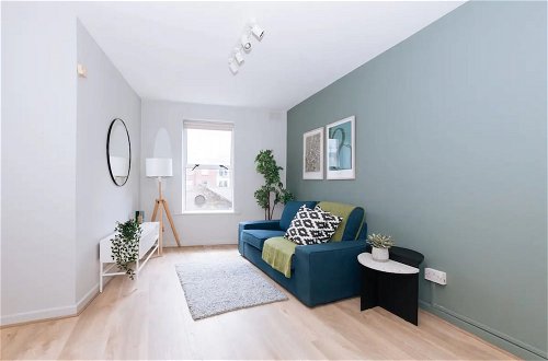 Photo 8 - Relaxing 1BD Flat With a Roof Terrace - Portobello