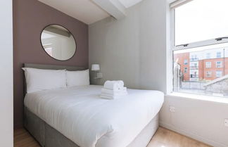 Photo 3 - Relaxing 1BD Flat With a Roof Terrace - Portobello