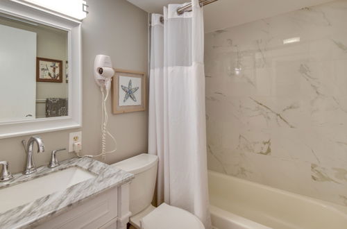 Photo 2 - Virginia Beach Condo w/ Community Pool & Hot Tub