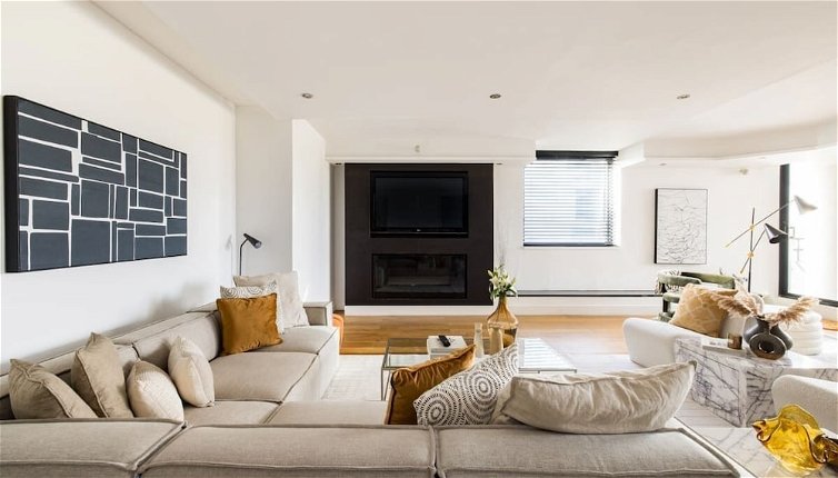 Foto 1 - The River Thames View - Stunning 2bdr Flat With Study Room + Balcony