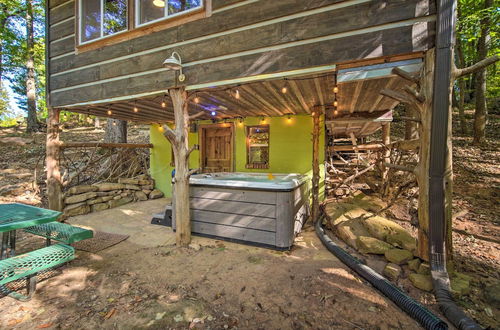 Photo 6 - 'the Treehouse Cabin' Creekside Home w/ Hot Tub