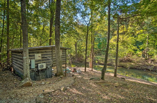 Foto 26 - 'the Treehouse Cabin' Creekside Home w/ Hot Tub