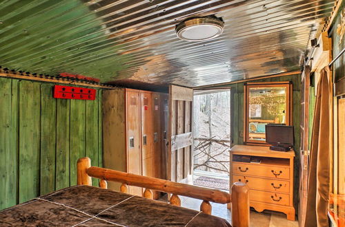 Photo 16 - 'the Treehouse Cabin' Creekside Home w/ Hot Tub