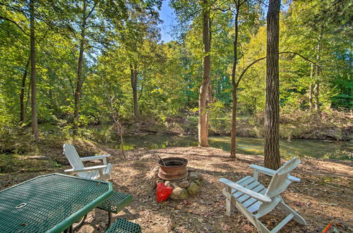 Foto 28 - 'the Treehouse Cabin' Creekside Home w/ Hot Tub