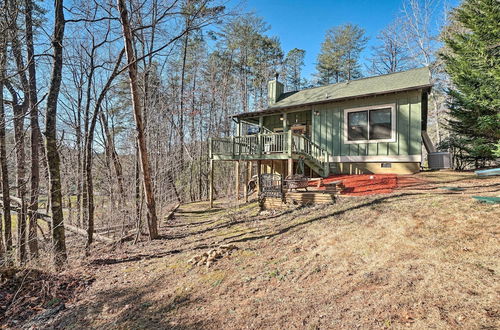 Foto 9 - Outdoor Adventure - Charming Cabin w/ Hot Tub