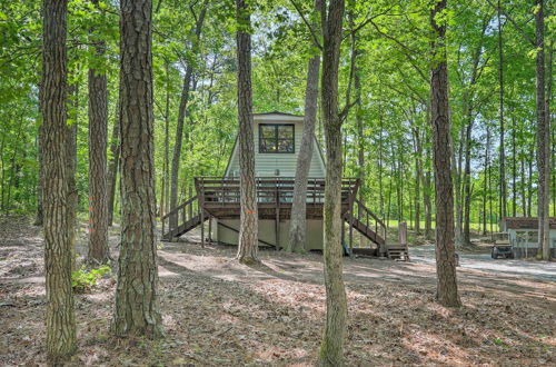 Photo 2 - Quaint Tignall Cabin w/ Deck & Private Dock