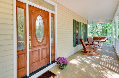 Photo 12 - Lakefront Hartwell Retreat w/ Gas Grill & Deck