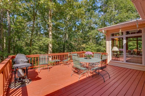 Photo 5 - Lakefront Hartwell Retreat w/ Gas Grill & Deck