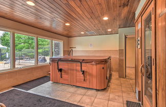 Photo 2 - Spacious Sky Valley Home With Resort Perks