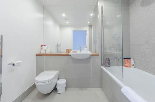 Photo 11 - Vibrant 1BD Flat w/ Private Balcony, Camberwell