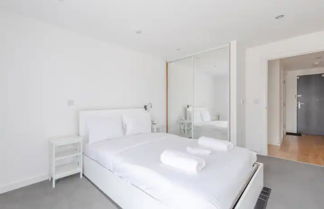 Photo 1 - Vibrant 1BD Flat w/ Private Balcony, Camberwell