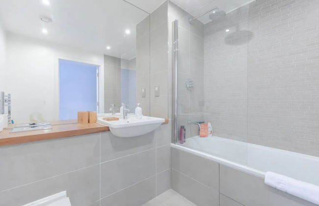 Vibrant 1BD Flat w/ Private Balcony, Camberwell! - Photo 14