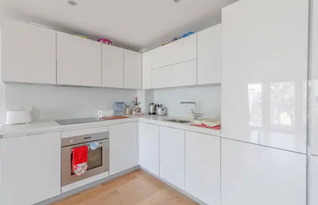 Vibrant 1BD Flat w/ Private Balcony, Camberwell! - Photo 5