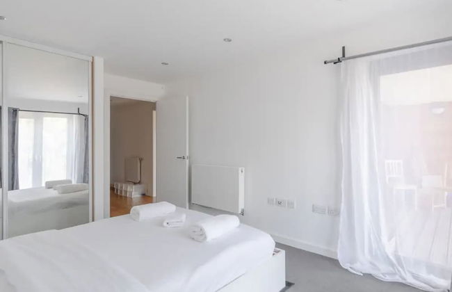 Vibrant 1BD Flat w/ Private Balcony, Camberwell! - Photo 4